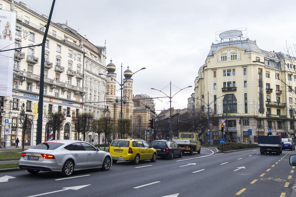 Chic And Very Central Budapest Exteriör bild